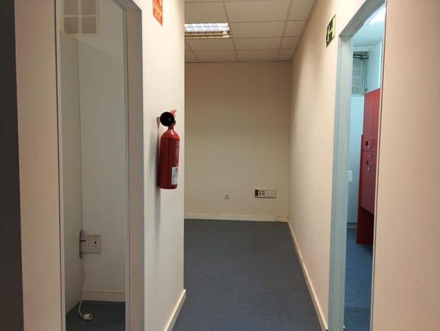 Kommersiell til salgs i Duggi, Santa Cruz de Tenerife med garasje - € 252 500 (Ref: 8956895)