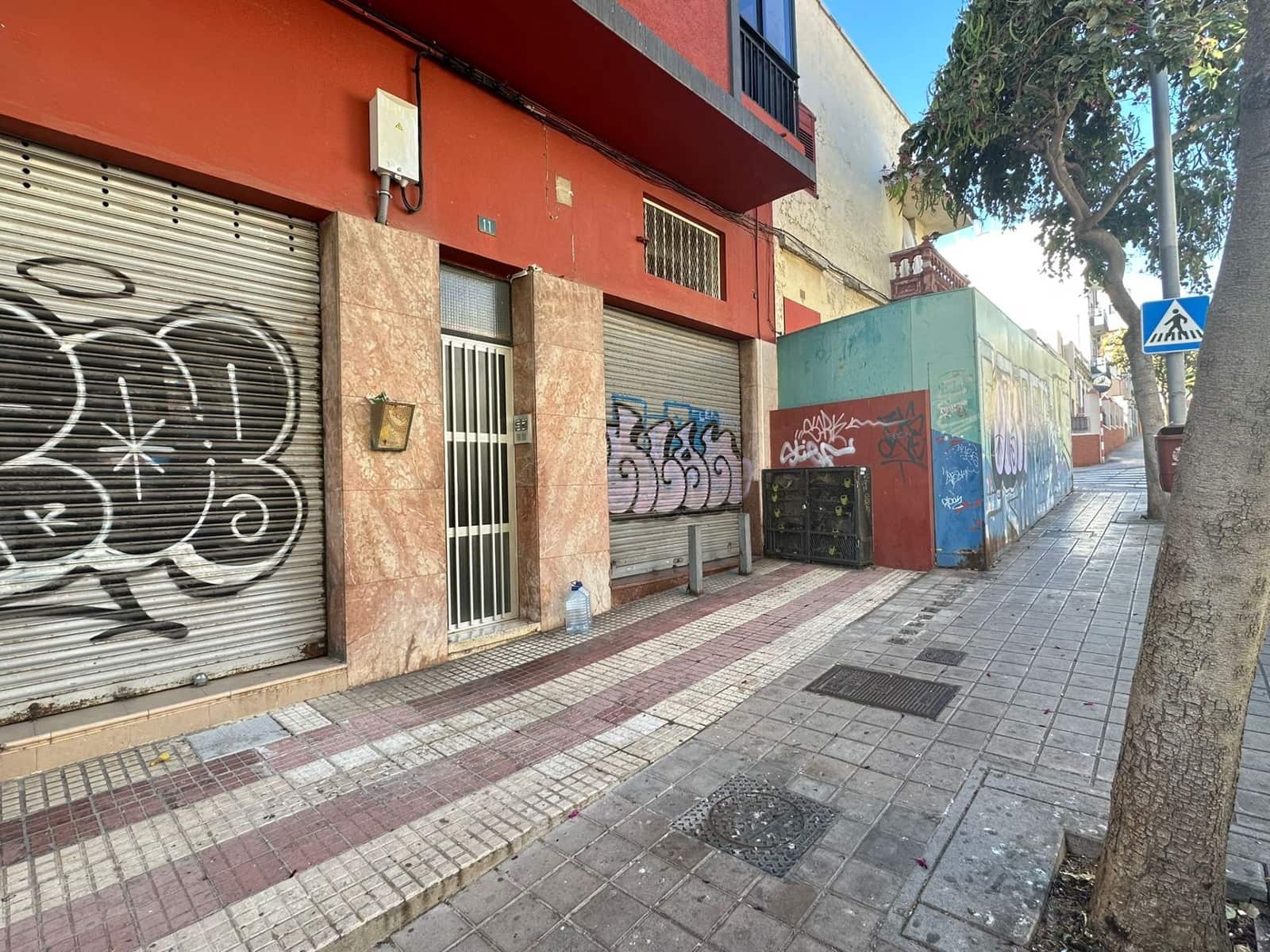 Commercieel te huur in Santa Cruz de Tenerife - € 700 (Ref: 8985498)