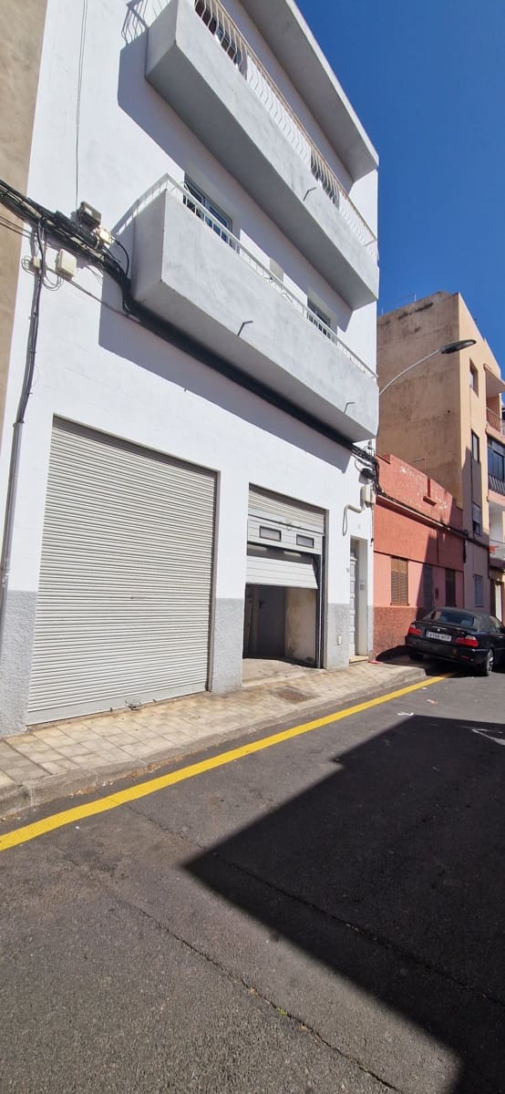 Kaupallinen myytävänä paikassa Santa Cruz de Tenerife - 148 000 € (Ref: 9074875)