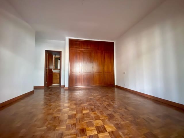 5 makuuhuone Asunto myytävänä paikassa Las Mimosas, Santa Cruz de Tenerife mukana 
autotalli - 620 000 € (Ref: 9188102)