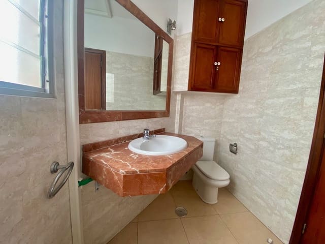 5 makuuhuone Asunto myytävänä paikassa Las Mimosas, Santa Cruz de Tenerife mukana 
autotalli - 620 000 € (Ref: 9188102)