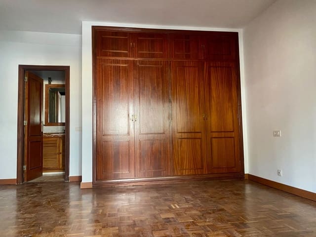 5 makuuhuone Asunto myytävänä paikassa Las Mimosas, Santa Cruz de Tenerife mukana 
autotalli - 620 000 € (Ref: 9188102)