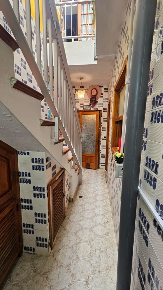 3 soveværelse Semi-Rækkehus til salg i Santa Cruz de Tenerife - € 250.000 (Ref: 9202225)