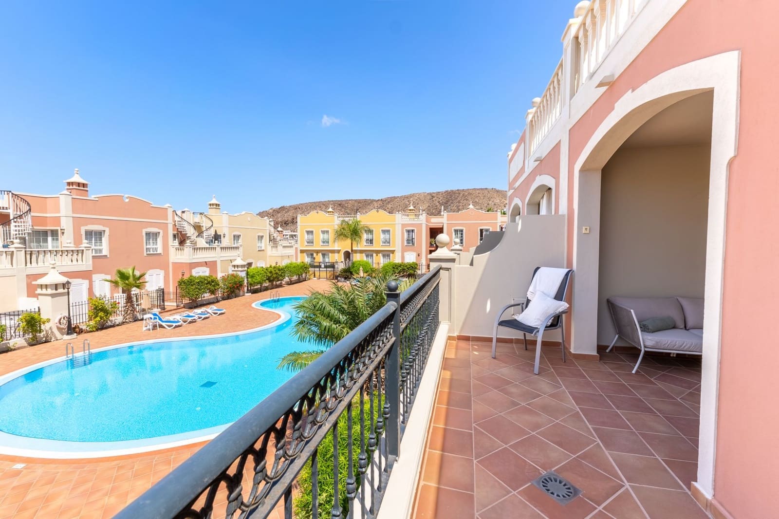 2 bedroom Townhouse for sale in Arona with garage - € 476,000 (Ref: 9310521)