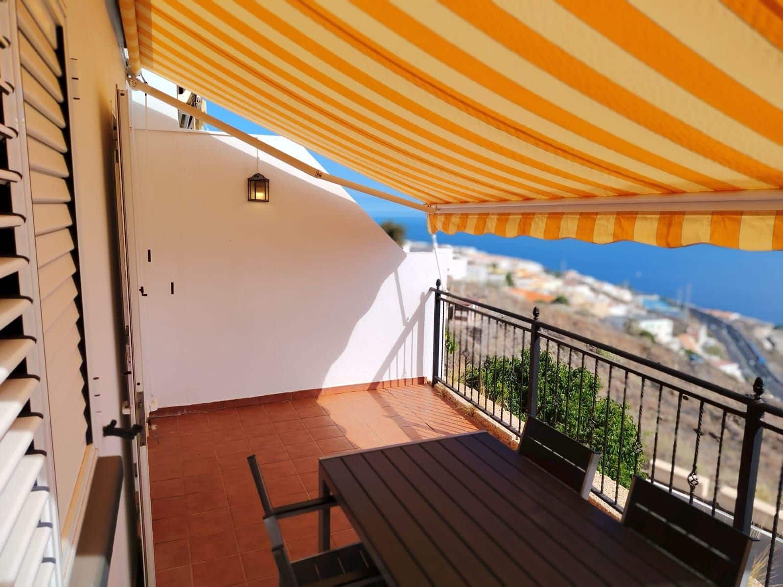 3 quarto Moradia Geminada para venda em Santa Cruz de Tenerife com garagem - 425 000 € (Ref: 9349060)