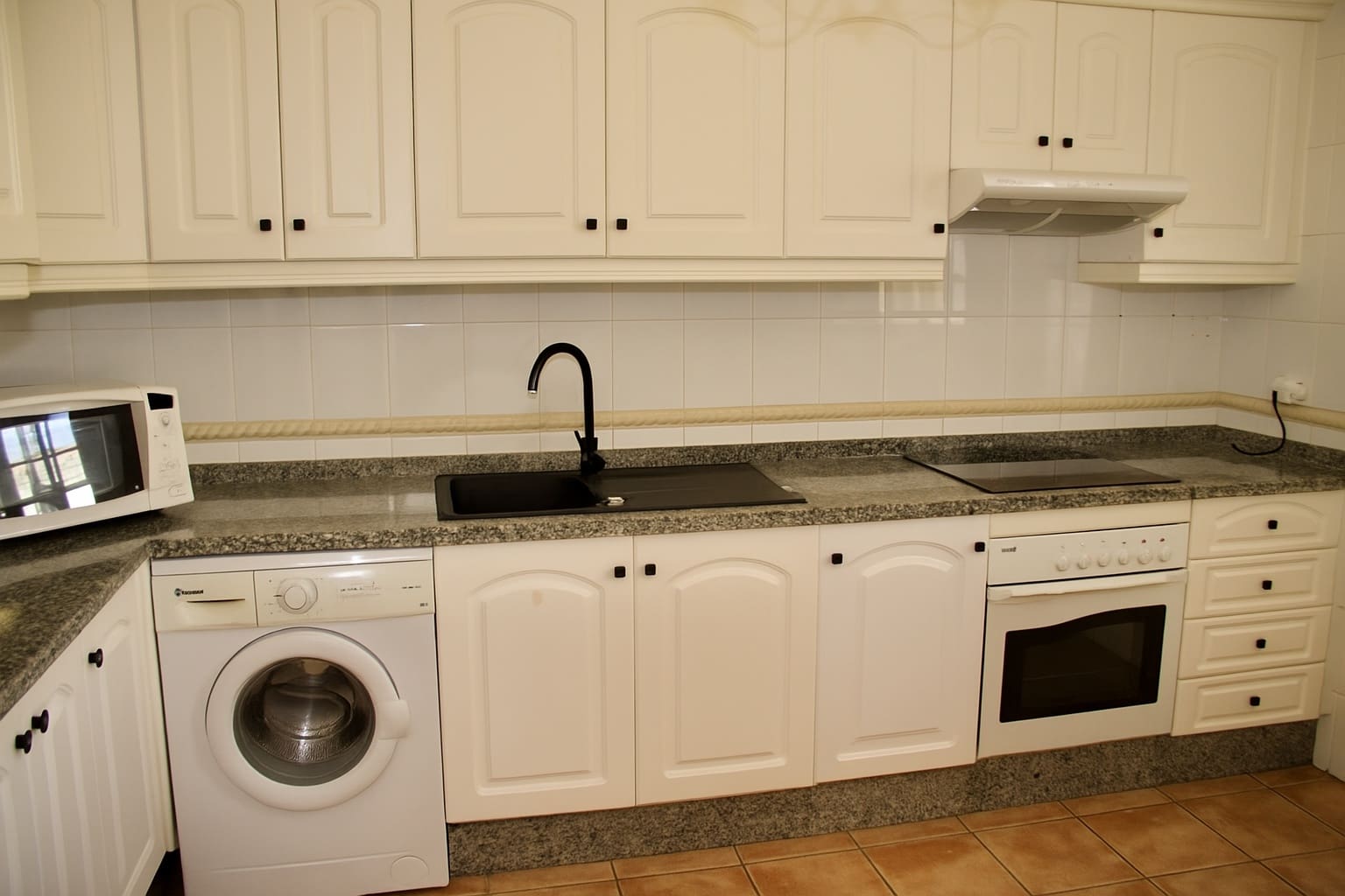 3 soverom Kjedet enebolig til salgs i Chayofa med svømmebasseng garasje - € 490 000 (Ref: 9385177)