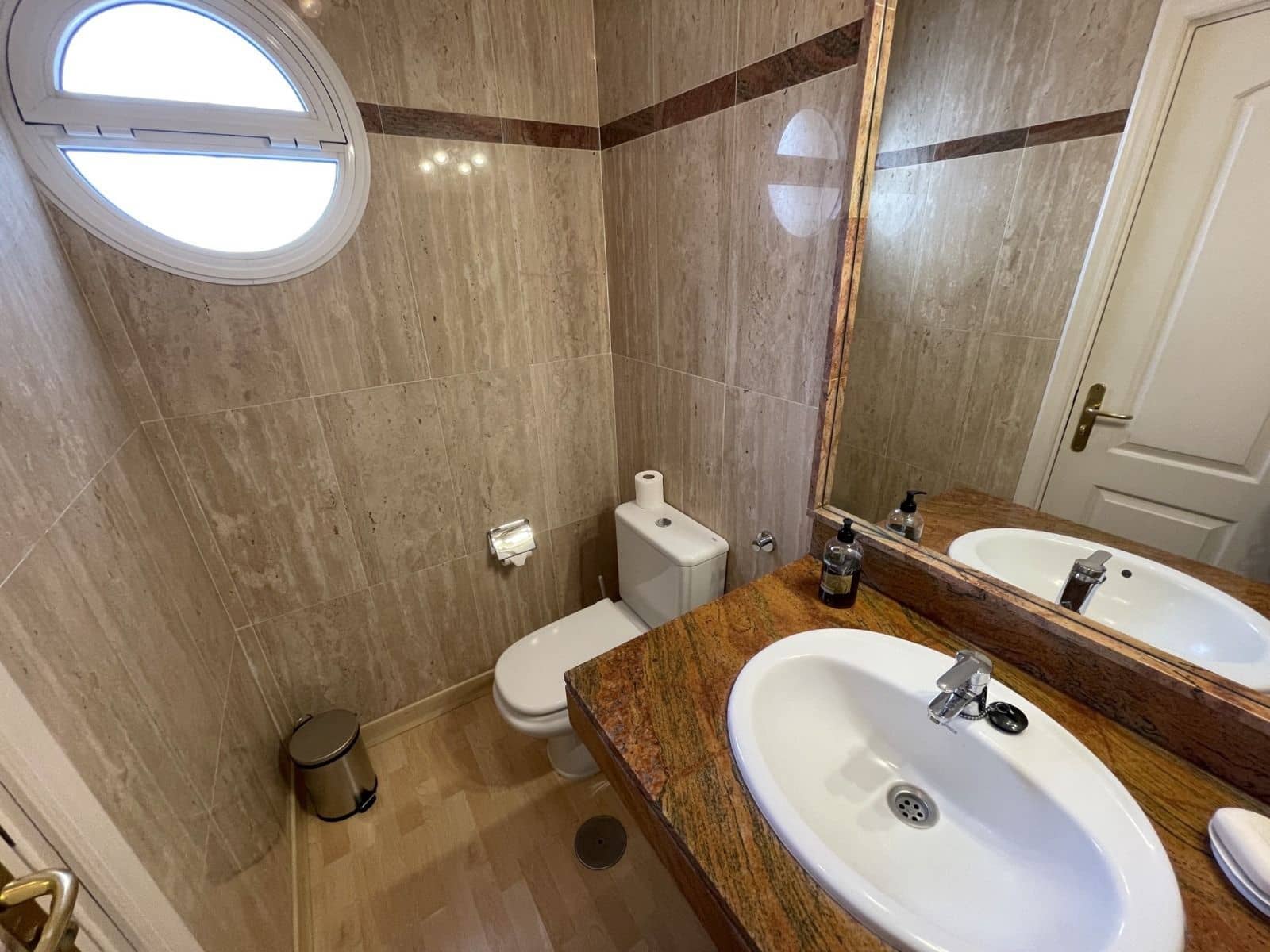 3 soverom Kjedet enebolig til salgs i Chayofa med svømmebasseng garasje - € 490 000 (Ref: 9385177)