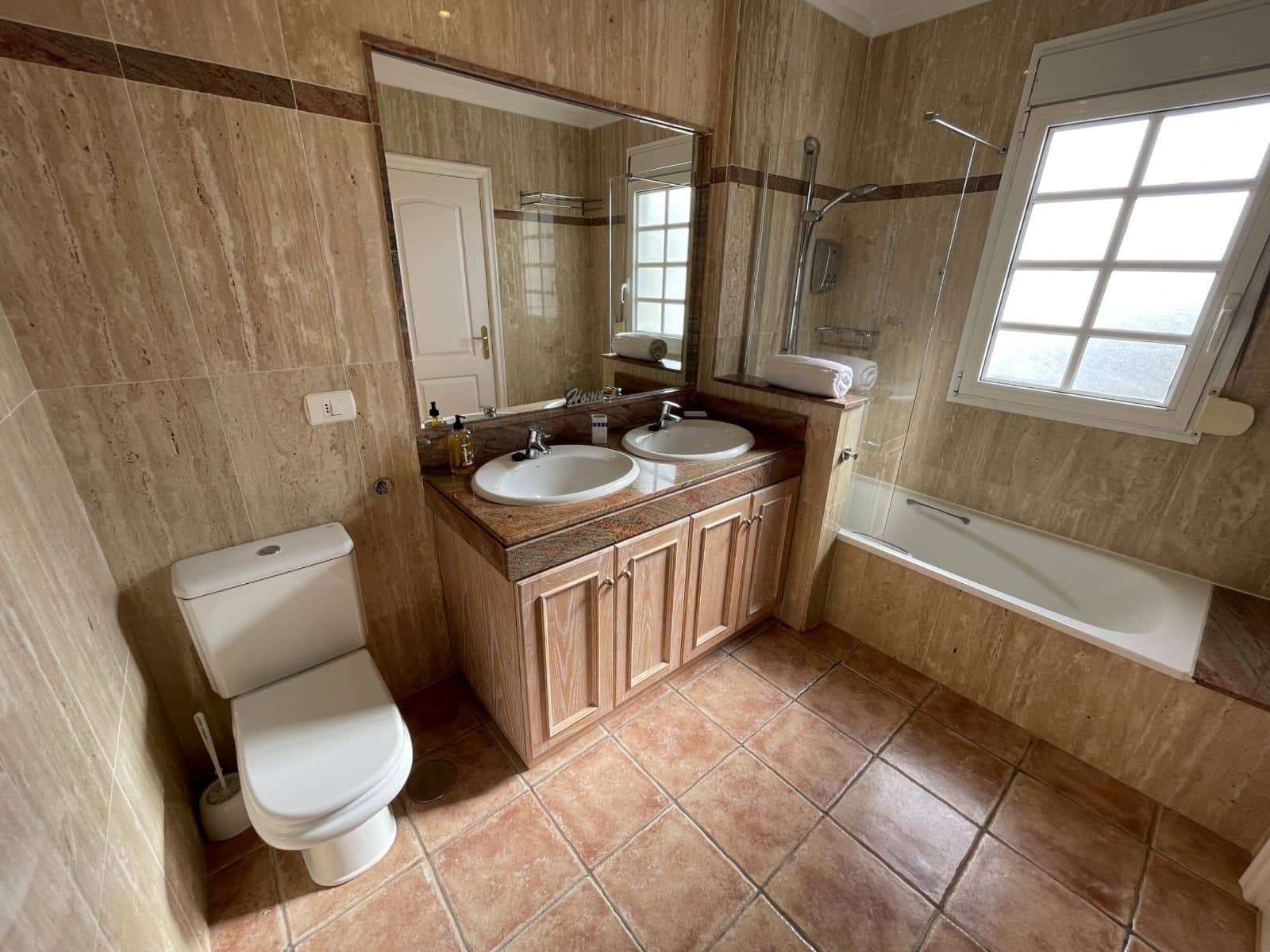 3 soverom Kjedet enebolig til salgs i Chayofa med svømmebasseng garasje - € 490 000 (Ref: 9385177)