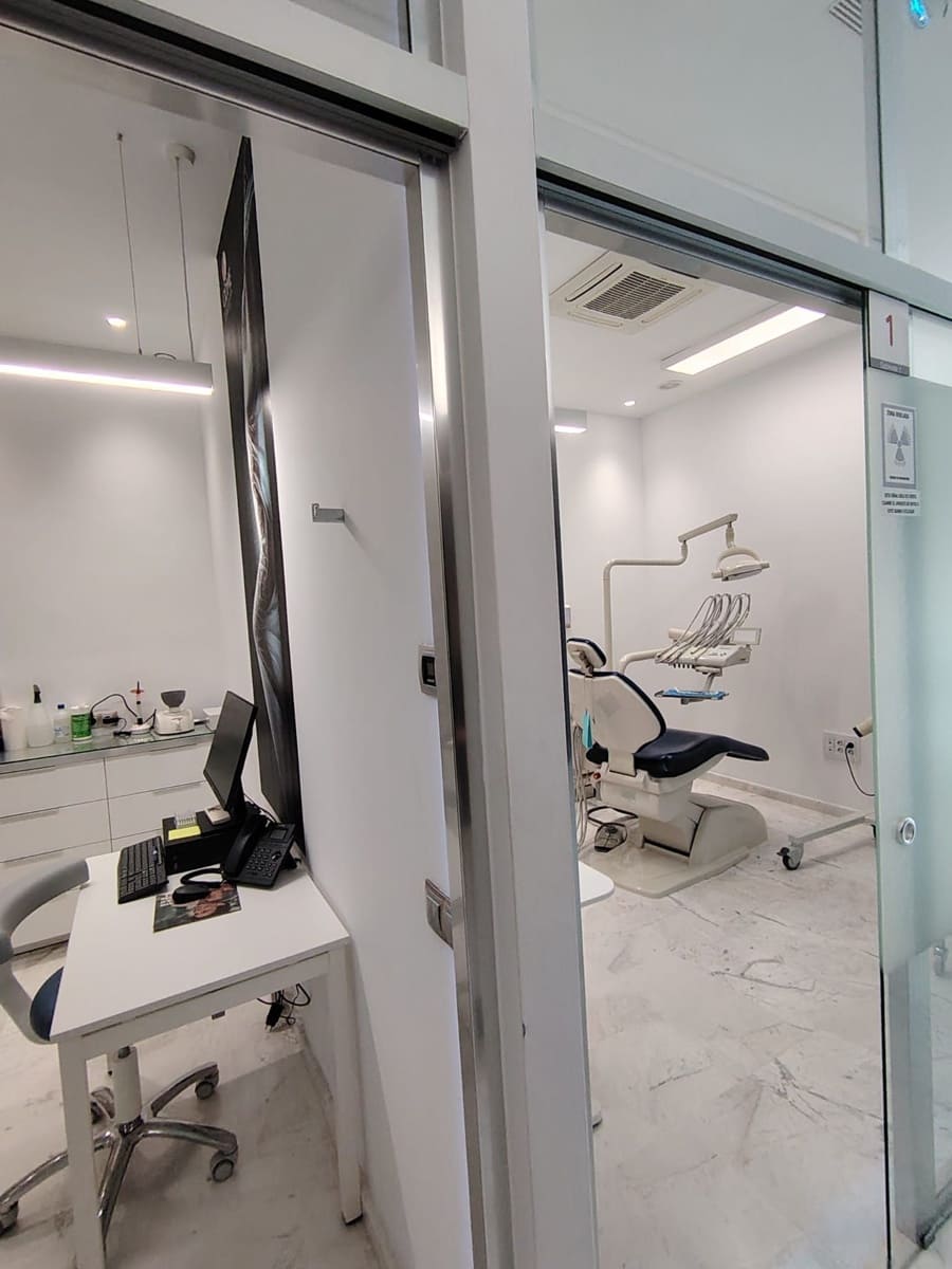 Comercial para venda em Arona - 480 000 € (Ref: 9390303)