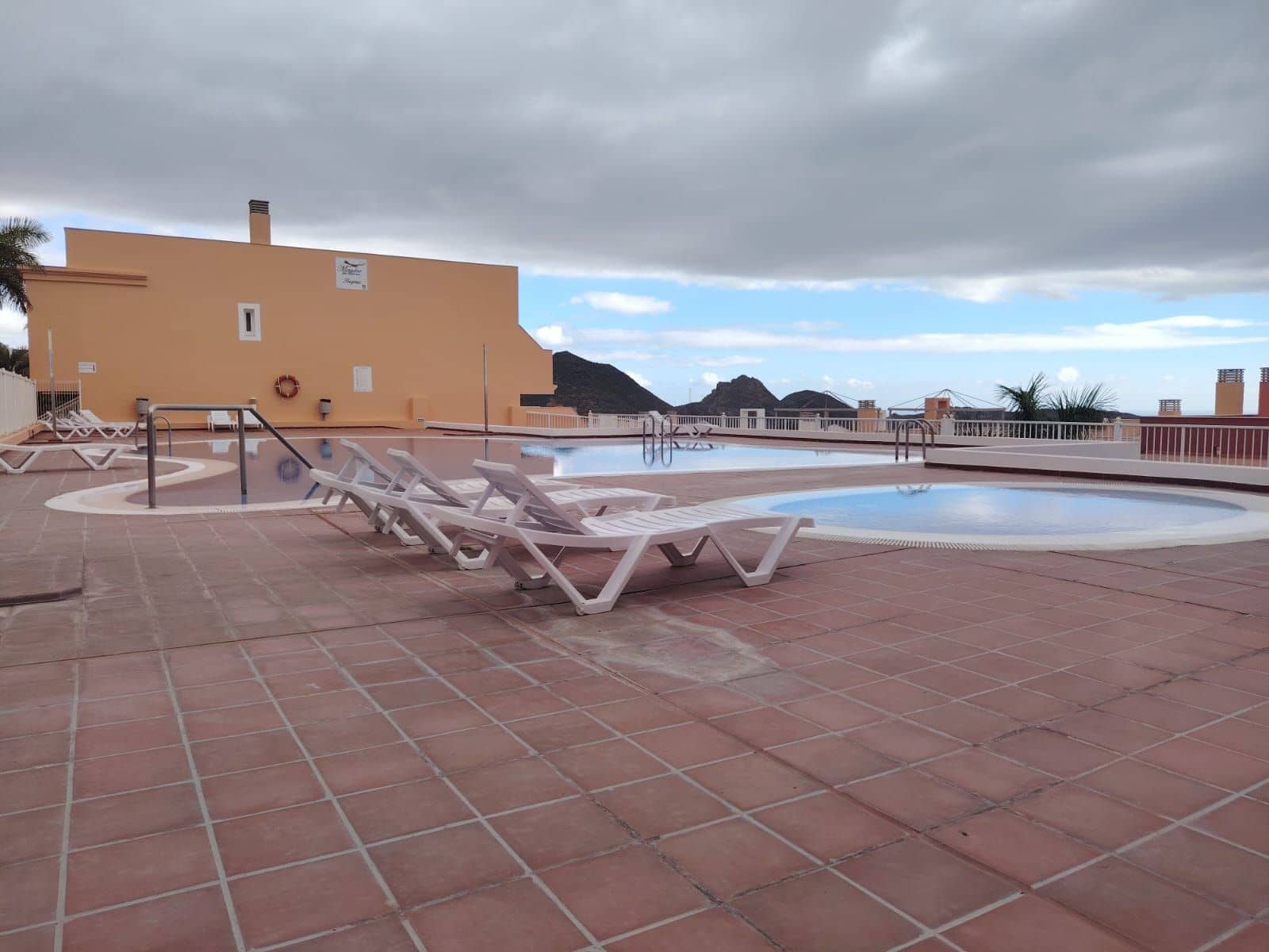 1 soverom Leilighet til salgs i Arona med svømmebasseng garasje - € 299 000 (Ref: 9448963)