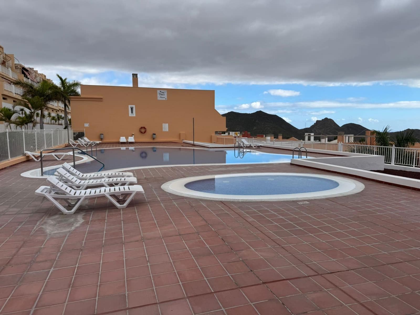 1 soverom Leilighet til salgs i Arona med svømmebasseng garasje - € 299 000 (Ref: 9448963)