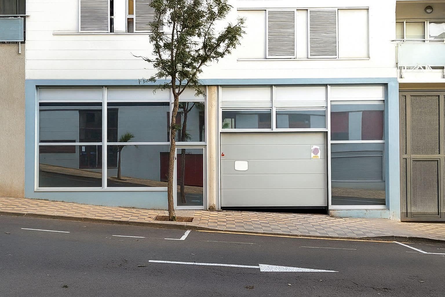 Kommersiell til salgs i Acoran med garasje - € 138 600 (Ref: 9450126)