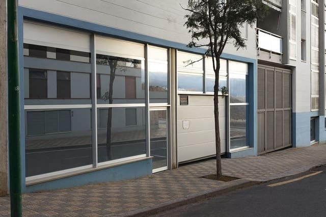 Kommersiell til salgs i Acoran, Santa Cruz de Tenerife med garasje - € 138 600 (Ref: 9450126)