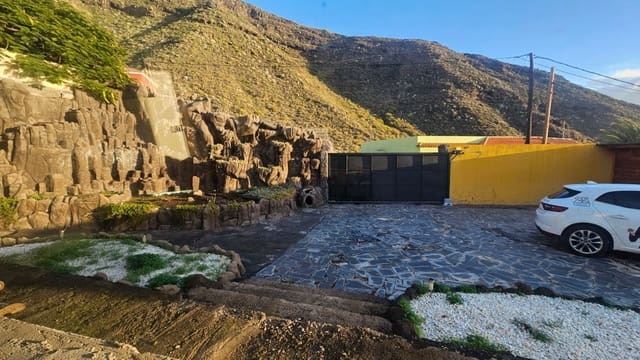 3 bedroom Villa for sale in Candelaria with pool garage - € 490,000 (Ref: 9470822)