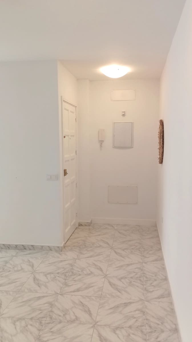 4 bedroom Flat for rent in Santa Cruz de Tenerife - € 1,300 (Ref: 9488204)