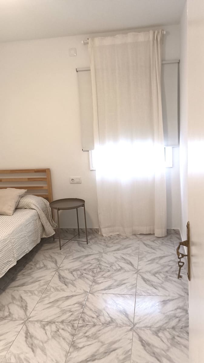 4 bedroom Flat for rent in Santa Cruz de Tenerife - € 1,300 (Ref: 9488204)