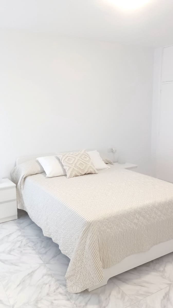 4 bedroom Flat for rent in Santa Cruz de Tenerife - € 1,300 (Ref: 9488204)