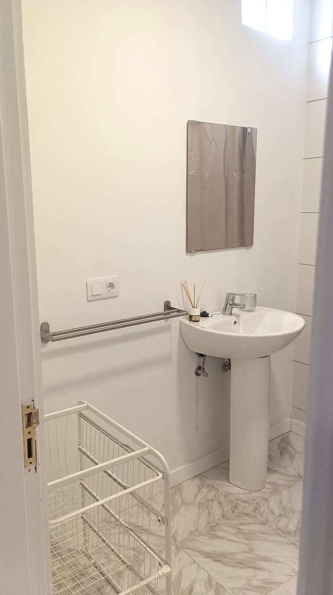 4 bedroom Flat for rent in Santa Cruz de Tenerife - € 1,300 (Ref: 9488204)