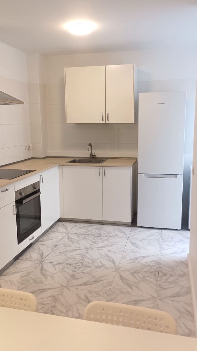 4 bedroom Flat for rent in Santa Cruz de Tenerife - € 1,300 (Ref: 9488204)