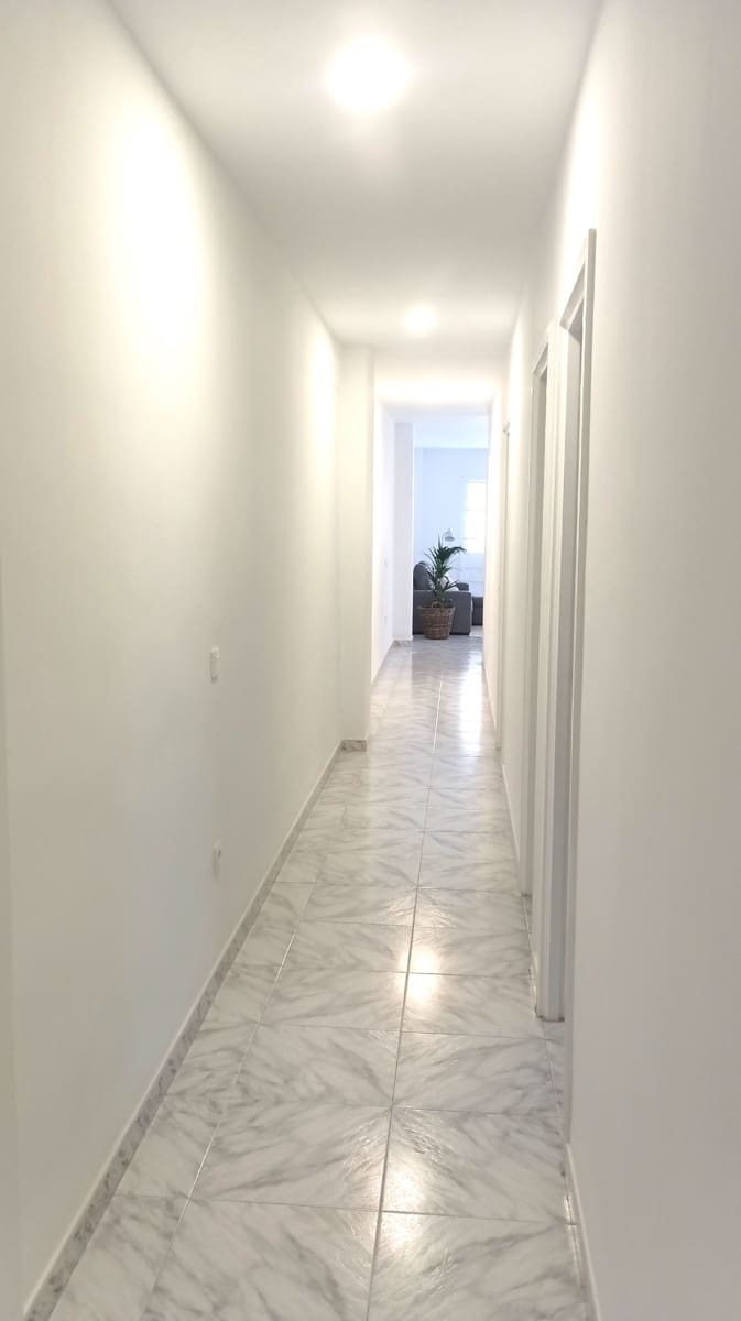 4 bedroom Flat for rent in Santa Cruz de Tenerife - € 1,300 (Ref: 9488204)