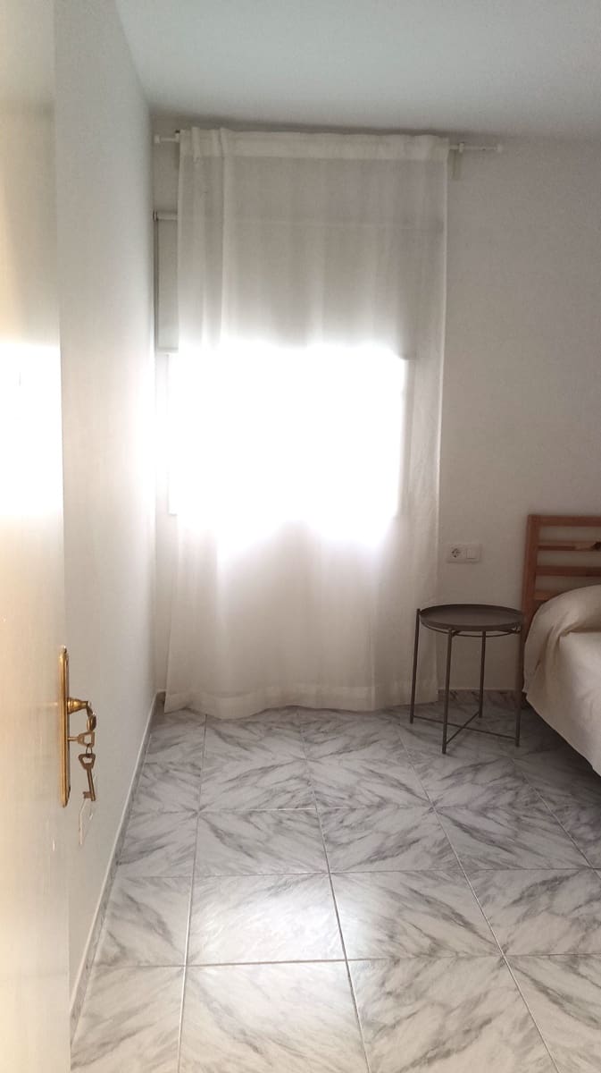 4 bedroom Flat for rent in Santa Cruz de Tenerife - € 1,300 (Ref: 9488204)