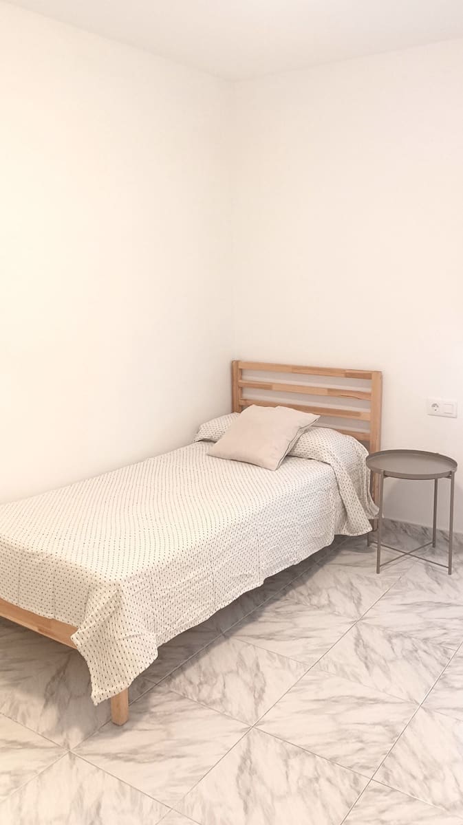 4 bedroom Flat for rent in Santa Cruz de Tenerife - € 1,300 (Ref: 9488204)