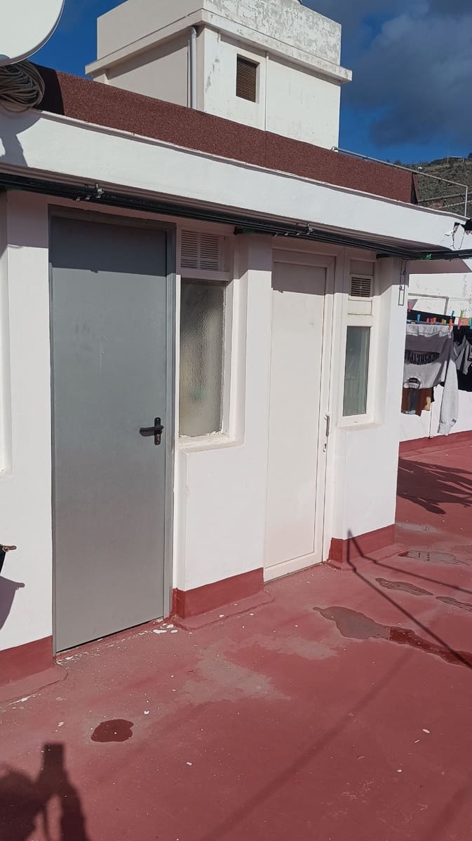 4 bedroom Flat for rent in Santa Cruz de Tenerife - € 1,300 (Ref: 9488204)