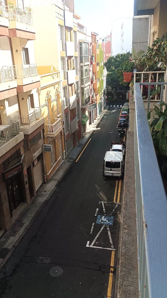 4 bedroom Flat for rent in Santa Cruz de Tenerife - € 1,300 (Ref: 9488204)