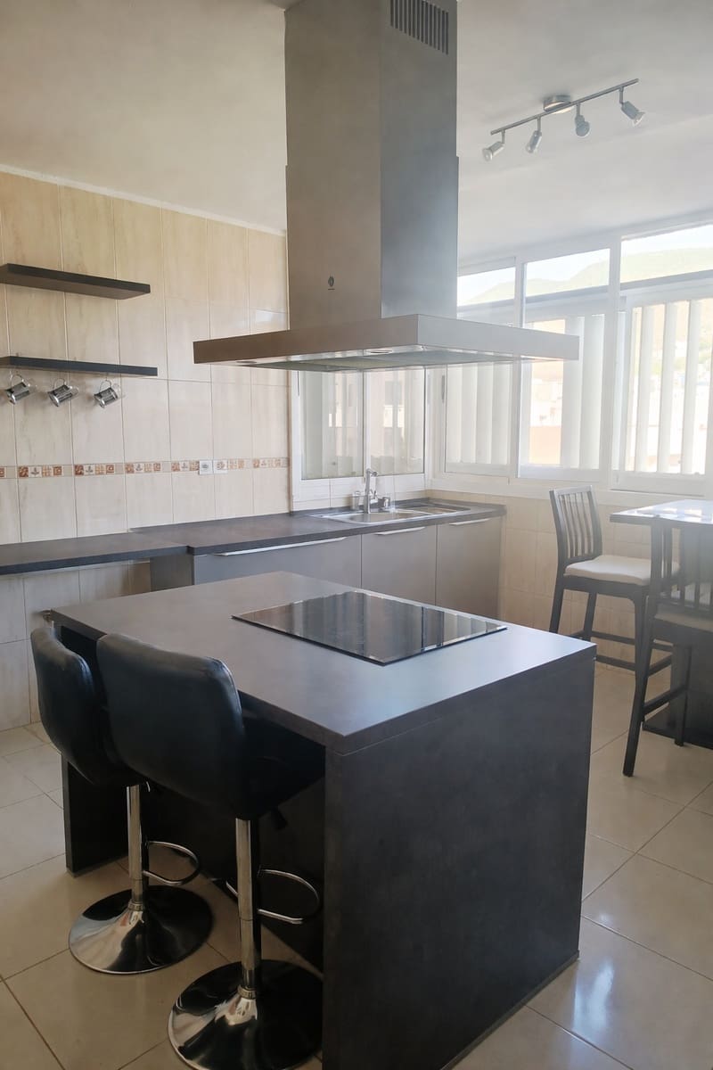 3 slaapkamer Flat te koop in Santa Cruz de Tenerife met garage - € 450.000 (Ref: 9530069)