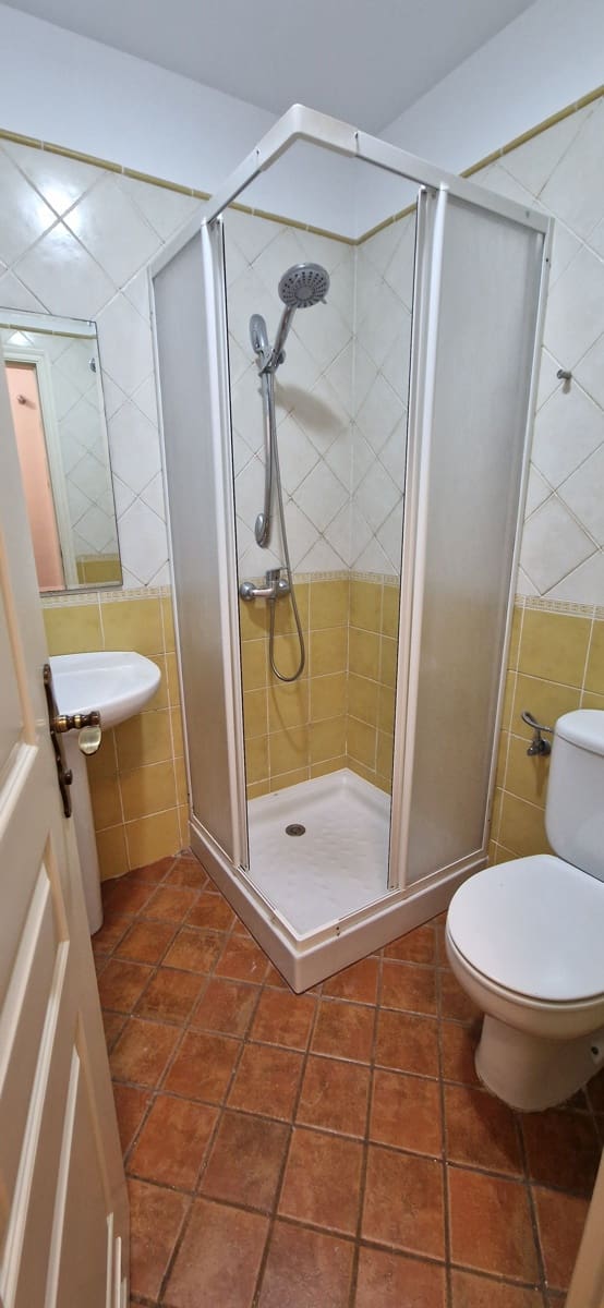 Piso de 2 habitaciones en La Quinta en alquiler con piscina - 1.000 € (Ref: 9647817)