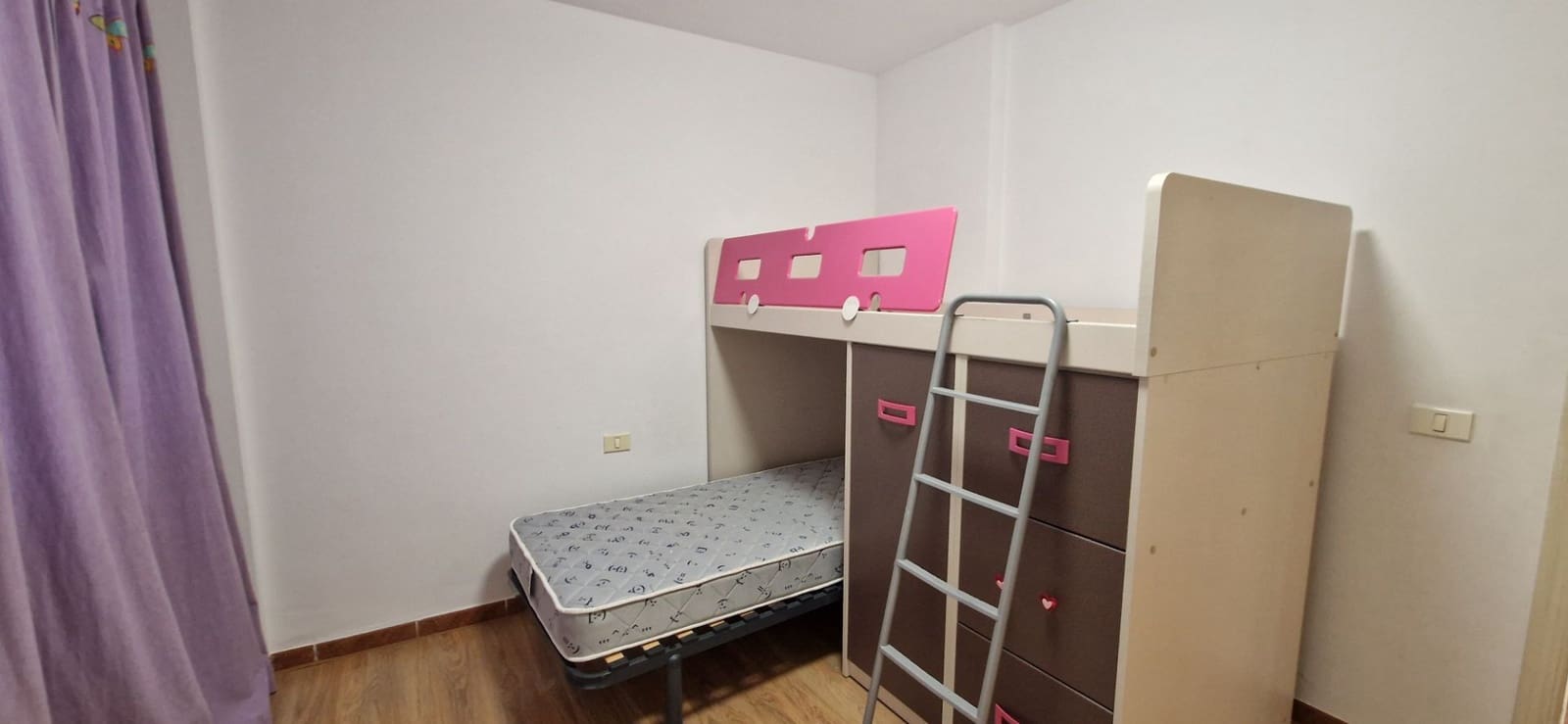 Piso de 2 habitaciones en La Quinta en alquiler con piscina - 1.000 € (Ref: 9647817)