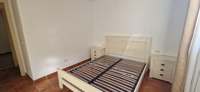 Piso de 2 habitaciones en La Quinta, Santa Ursula en alquiler con piscina - 1.000 € (Ref: 9647817)