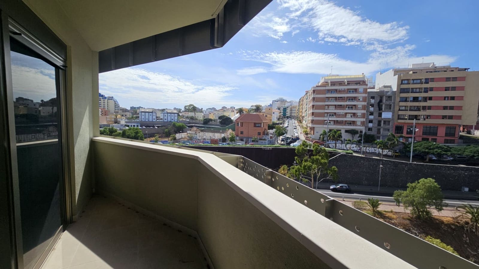 4 bedroom Penthouse for sale in Santa Cruz de Tenerife with garage - € 766,000 (Ref: 9658398)