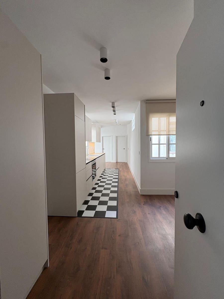 2 slaapkamer Flat te koop in Santa Cruz de Tenerife - € 295.000 (Ref: 9666003)