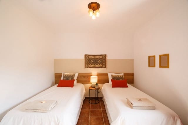 3 bedroom Semi-detached Villa for sale in Granadilla de Abona with pool garage - € 550,000 (Ref: 9694851)