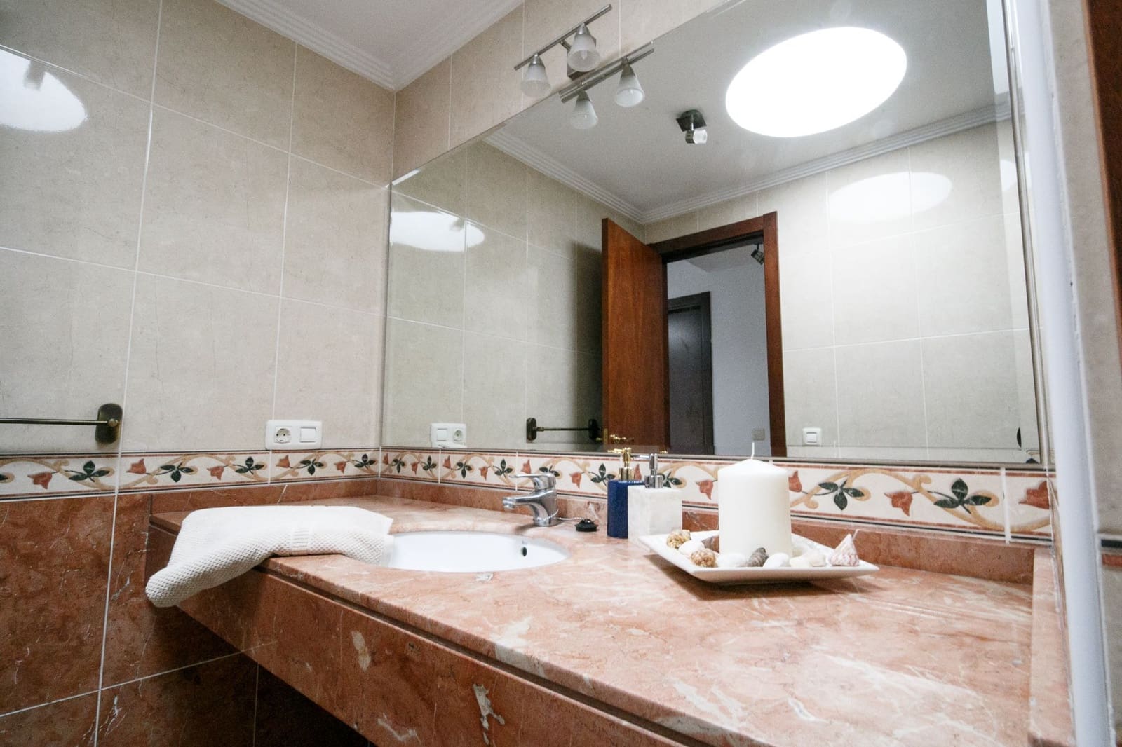 3 bedroom Semi-detached Villa for sale in Granadilla de Abona with pool garage - € 550,000 (Ref: 9694851)