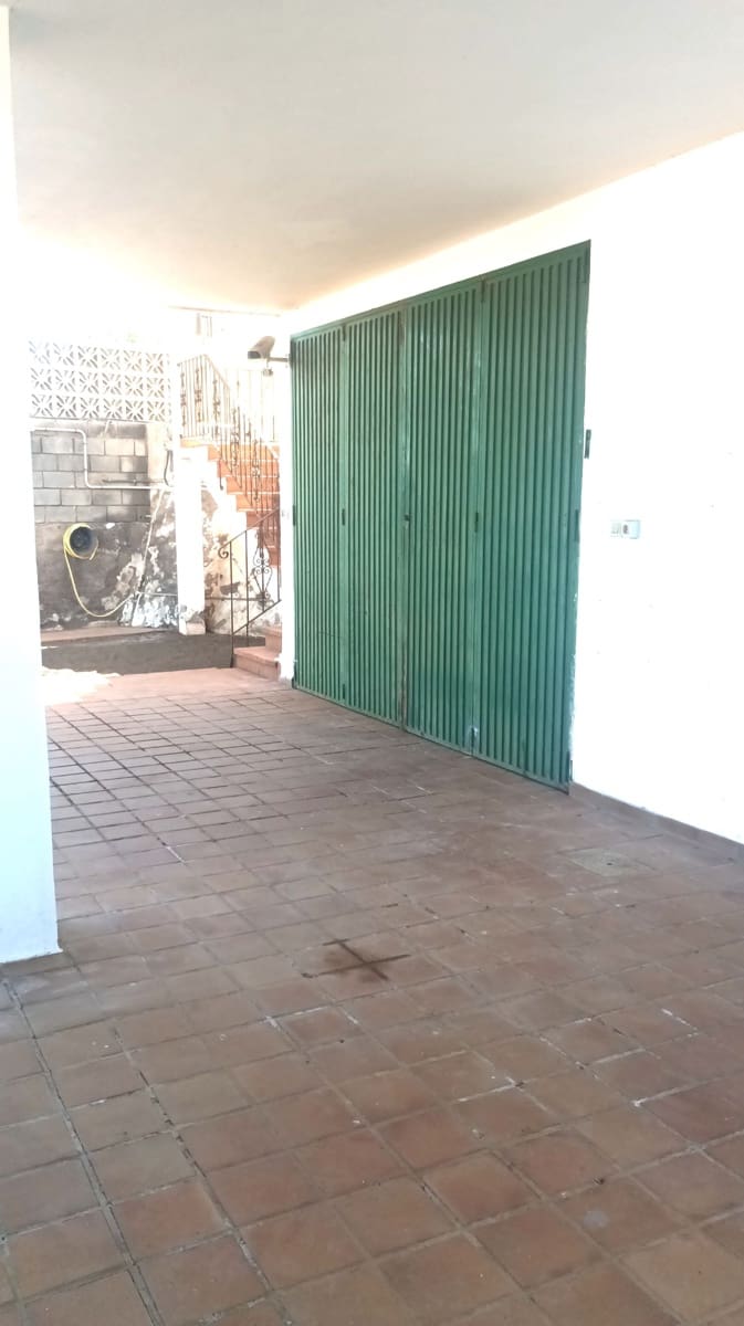 4 bedroom Villa for sale in Candelaria with pool garage - € 670,000 (Ref: 9849068)