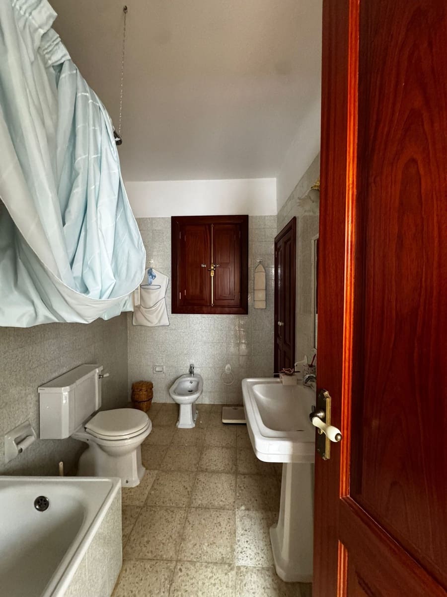 9 bedroom Townhouse for sale in Hermigua - € 375,000 (Ref: 9855029)