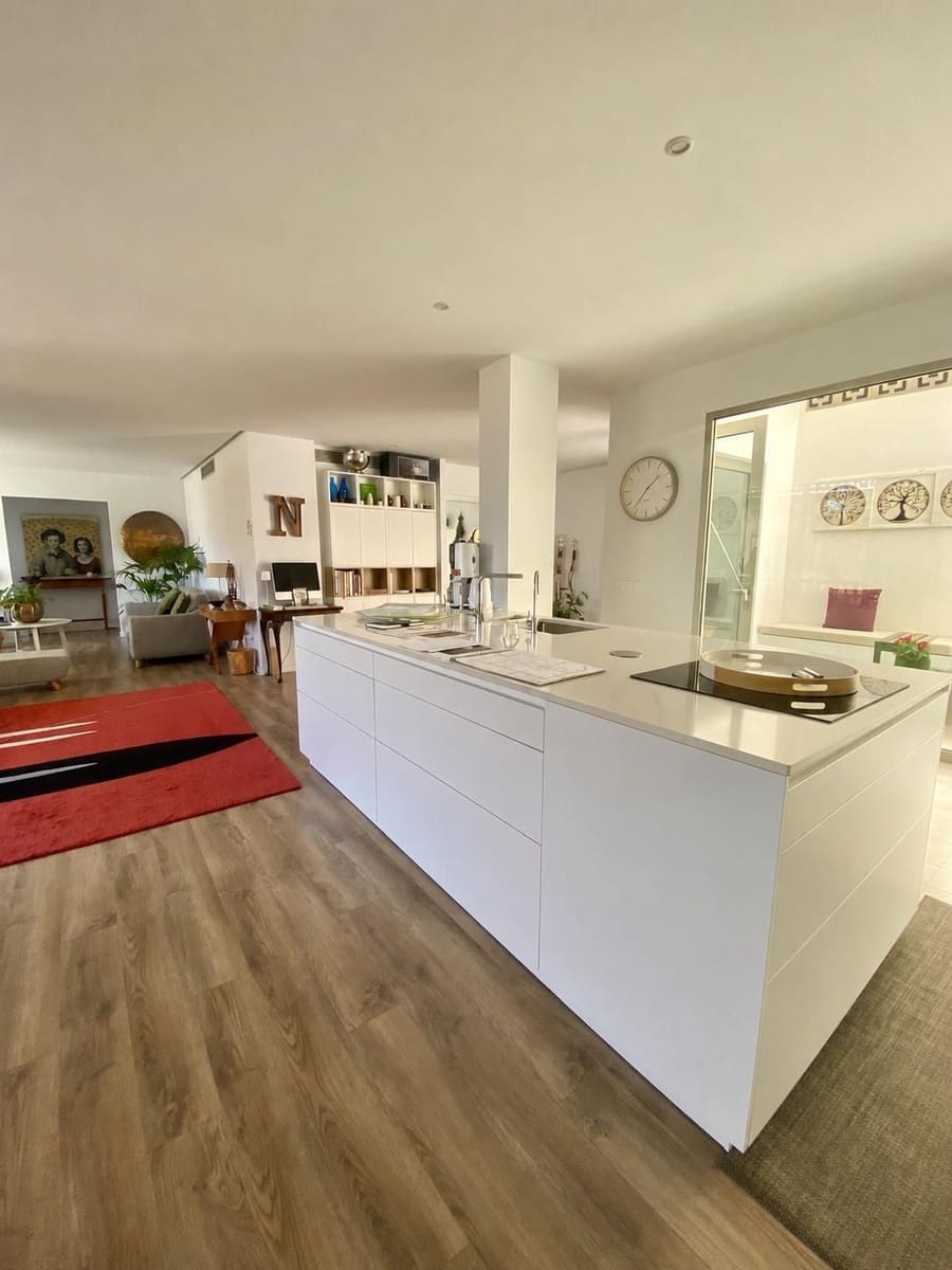 3 bedroom Flat for sale in Santa Cruz de Tenerife with garage - € 534,000 (Ref: 9861607)