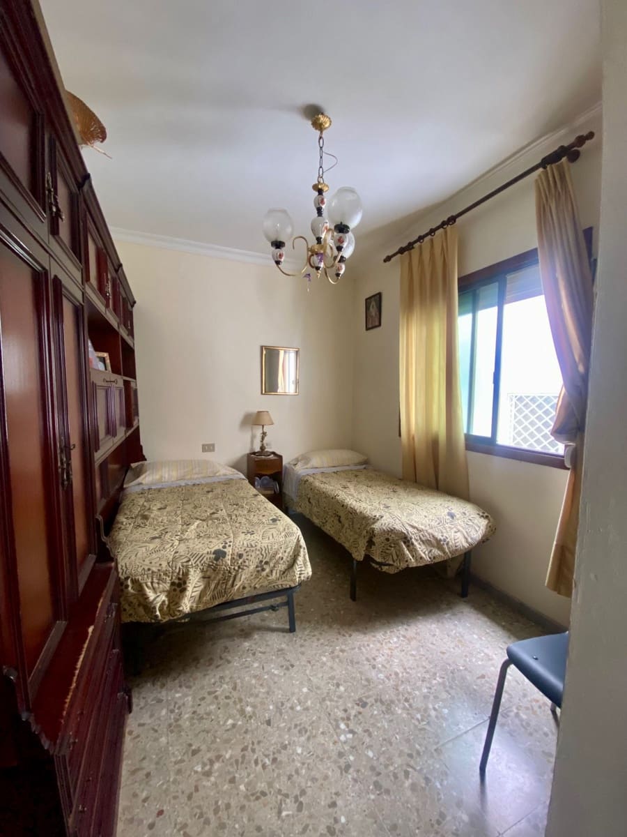 4 bedroom Flat for sale in Santa Cruz de Tenerife with garage - € 505,000 (Ref: 9919925)
