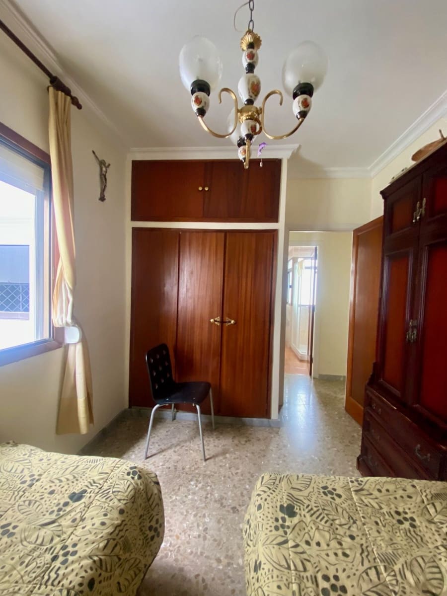 4 bedroom Flat for sale in Santa Cruz de Tenerife with garage - € 505,000 (Ref: 9919925)