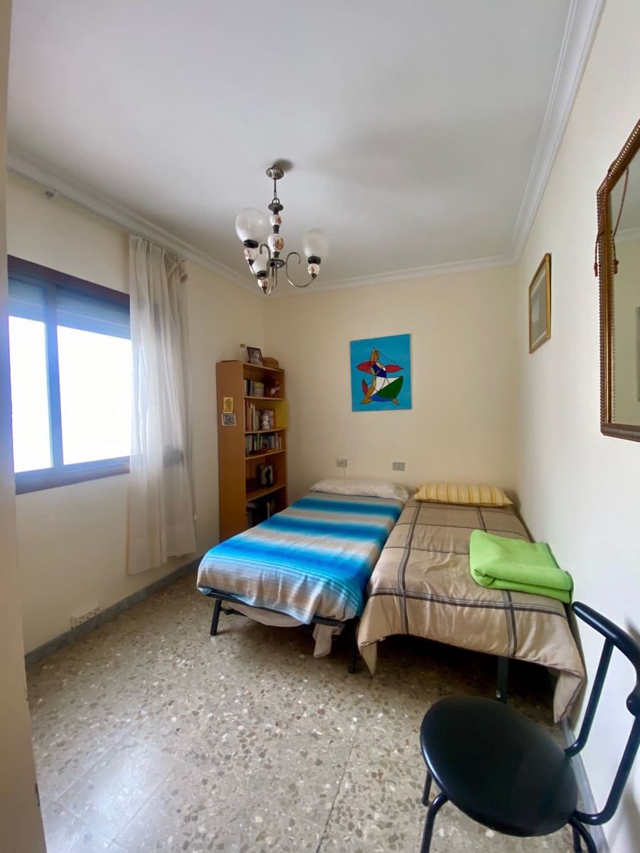 4 bedroom Flat for sale in Santa Cruz de Tenerife with garage - € 505,000 (Ref: 9919925)