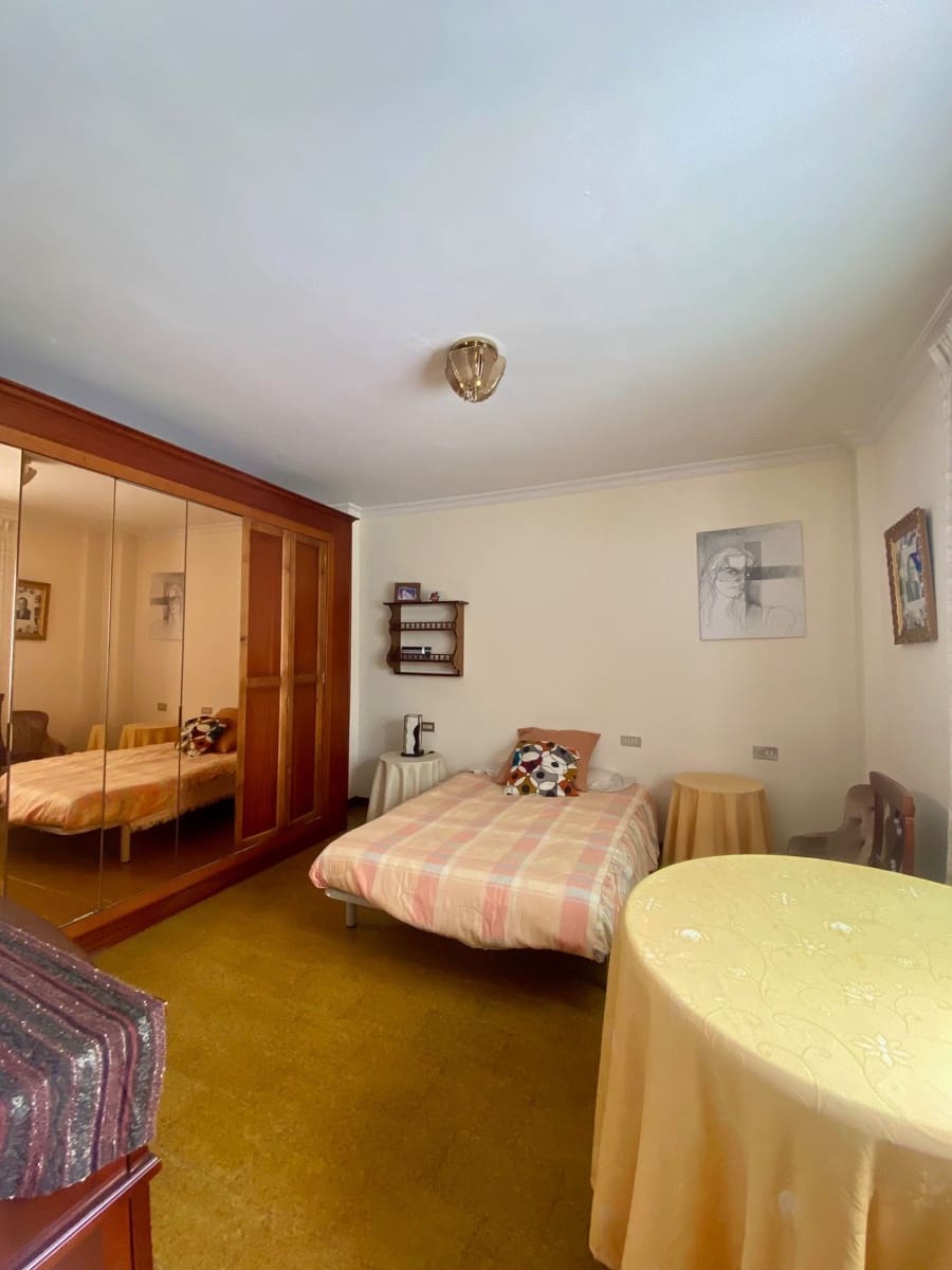 4 bedroom Flat for sale in Santa Cruz de Tenerife with garage - € 505,000 (Ref: 9919925)