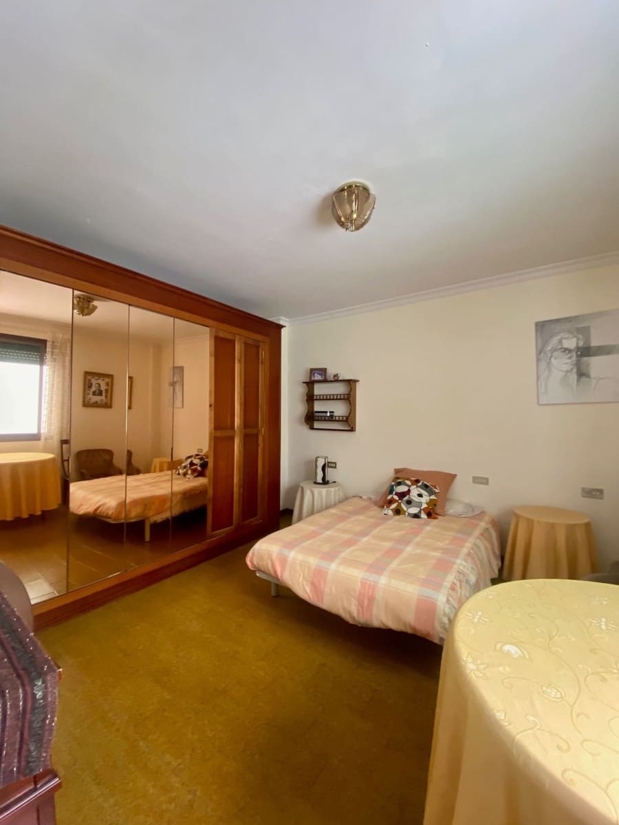4 bedroom Flat for sale in Santa Cruz de Tenerife with garage - € 505,000 (Ref: 9919925)