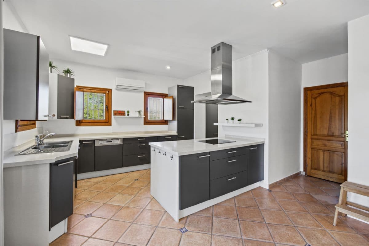 5 soverom Villa til salgs i Benissa med svømmebasseng garasje - € 990 000 (Ref: 10179702)