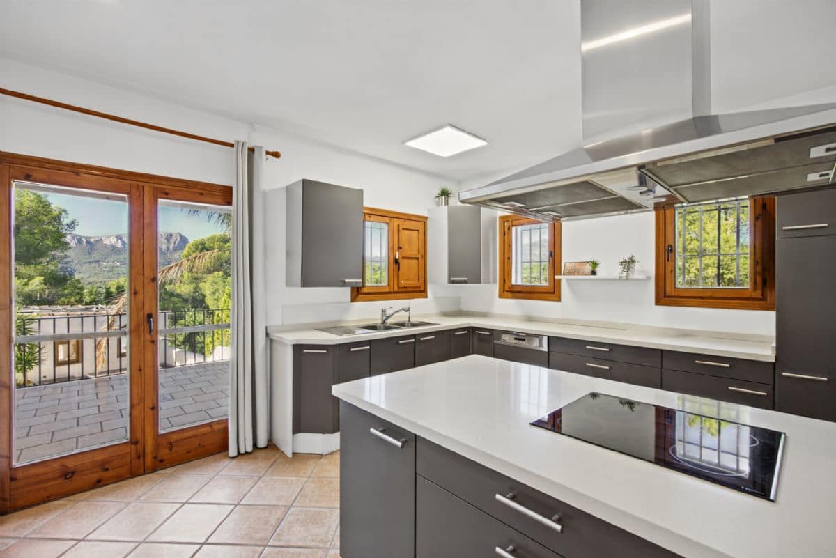 5 soverom Villa til salgs i Benissa med svømmebasseng garasje - € 990 000 (Ref: 10179702)