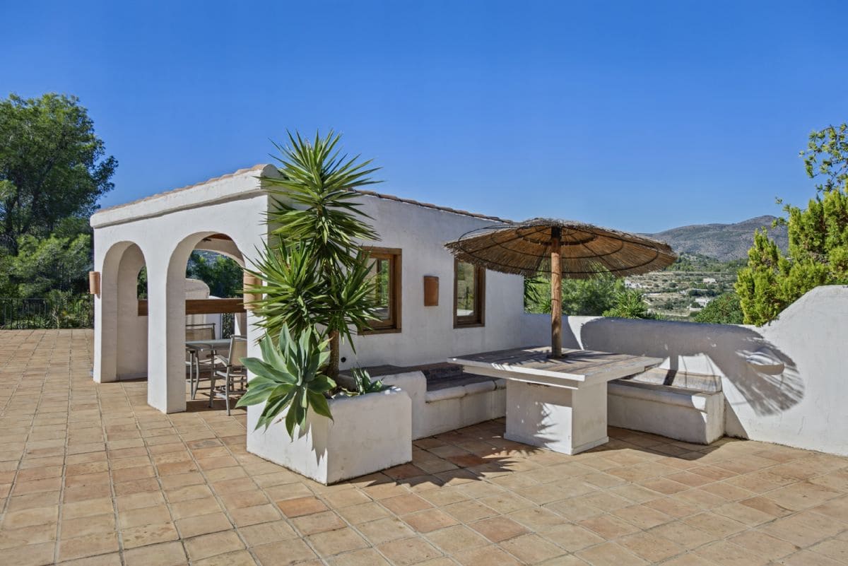 5 soverom Villa til salgs i Benissa med svømmebasseng garasje - € 990 000 (Ref: 10179702)