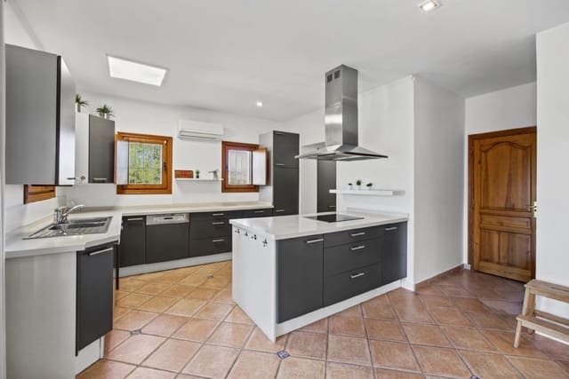 5 sypialnia Willa na sprzedaż w Benissa z basenem garażem - 990 000 € (Ref: 10179702)
