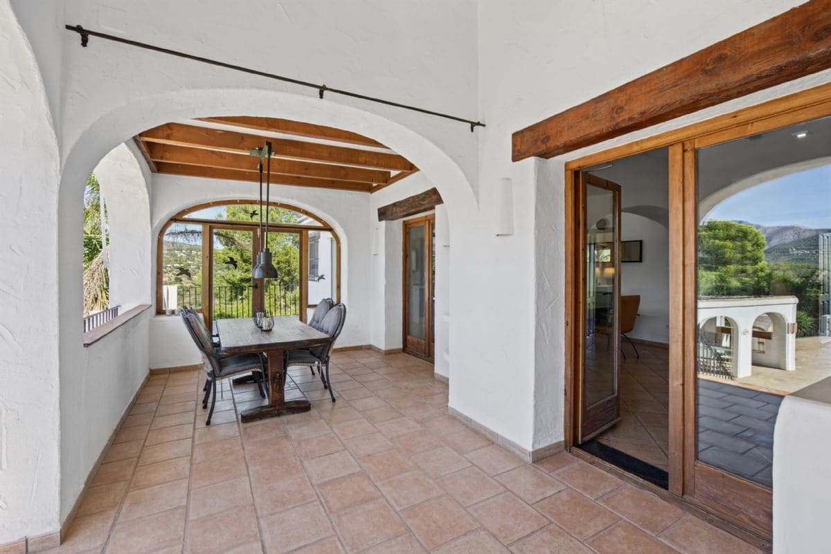 5 soverom Villa til salgs i Benissa med svømmebasseng garasje - € 990 000 (Ref: 10179702)