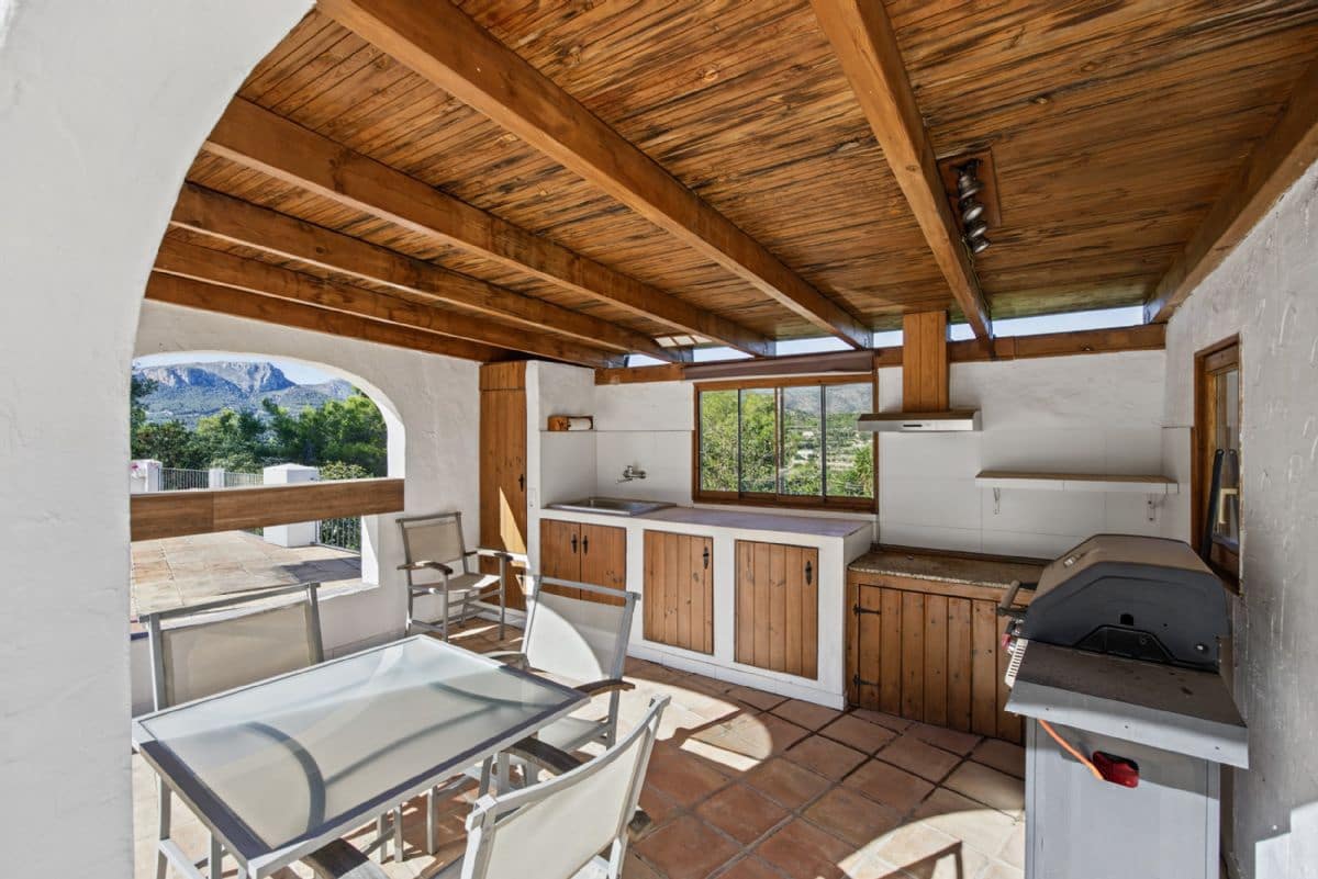 5 soverom Villa til salgs i Benissa med svømmebasseng garasje - € 990 000 (Ref: 10179702)